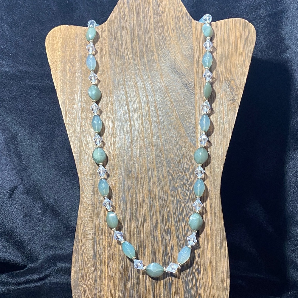 Elegant Green and Clear Beaded Necklace